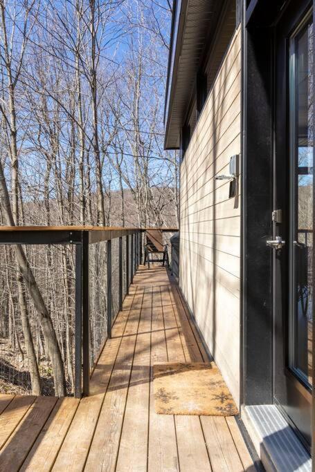 Cabin Sutton 252 - En Harmonie Avec La Nature! Villa Exterior photo